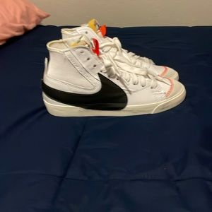 I’m selling Nike blazer jumbo 77